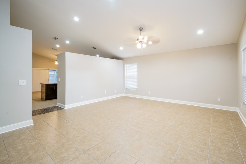 3,760/Mo, 603 Wave Crest Cir Valrico, FL 33594 Living Room View 2