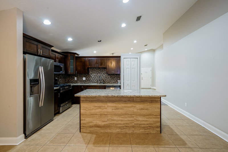 3,760/Mo, 603 Wave Crest Cir Valrico, FL 33594 Kitchen View