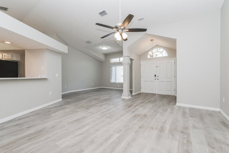 3,850/Mo, 311 Clearfield Ave Spring Hill, FL 34606 Living Room View 2