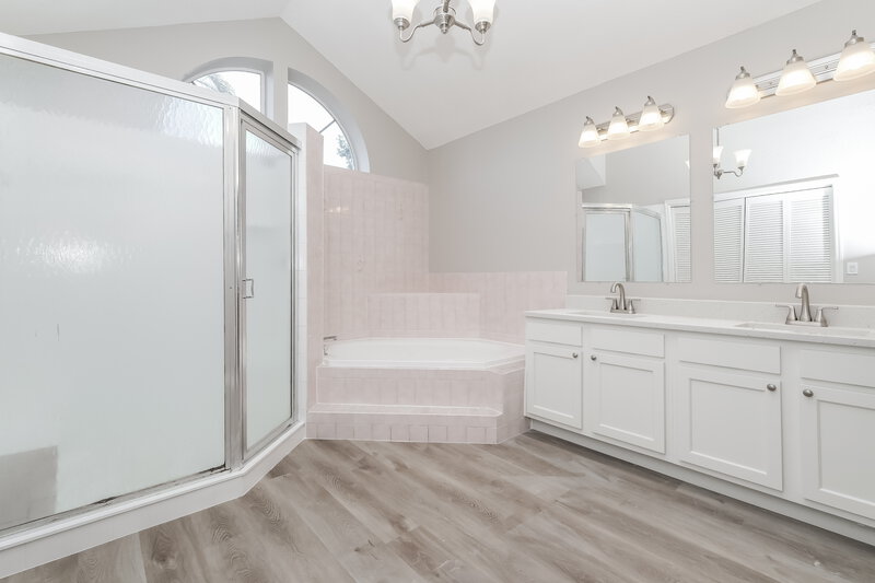 3,850/Mo, 311 Clearfield Ave Spring Hill, FL 34606 Main Bathroom View