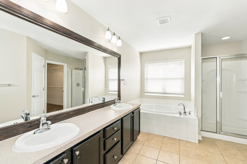 2,240/Mo, 13945 Crater Cir Hudson, FL 34669 Primary Bathroom View