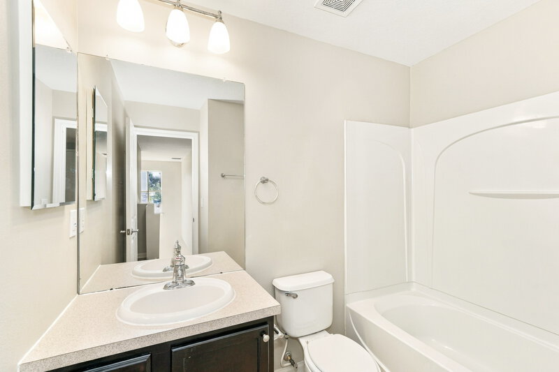 2,240/Mo, 13945 Crater Cir Hudson, FL 34669 Bathroom View