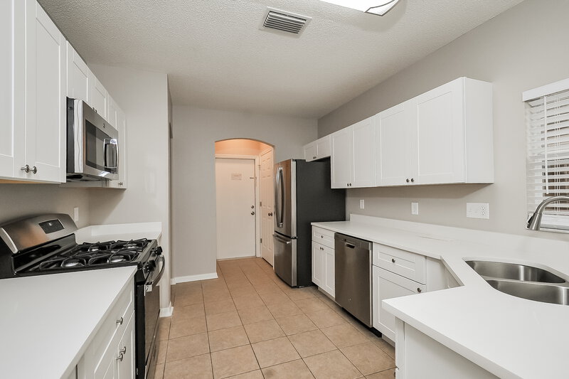 2,410/Mo, 6917 Summer Harbor Ln Riverview, FL 33578 Kitchen View