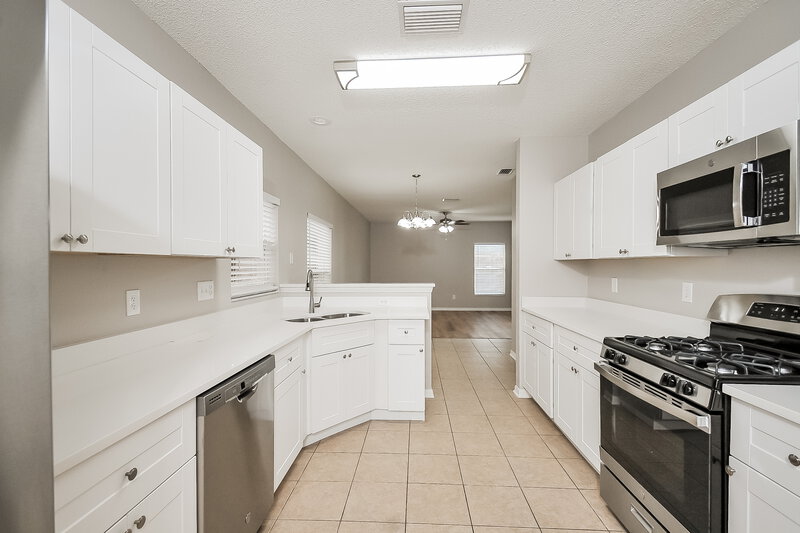 2,410/Mo, 6917 Summer Harbor Ln Riverview, FL 33578 Kitchen View 2