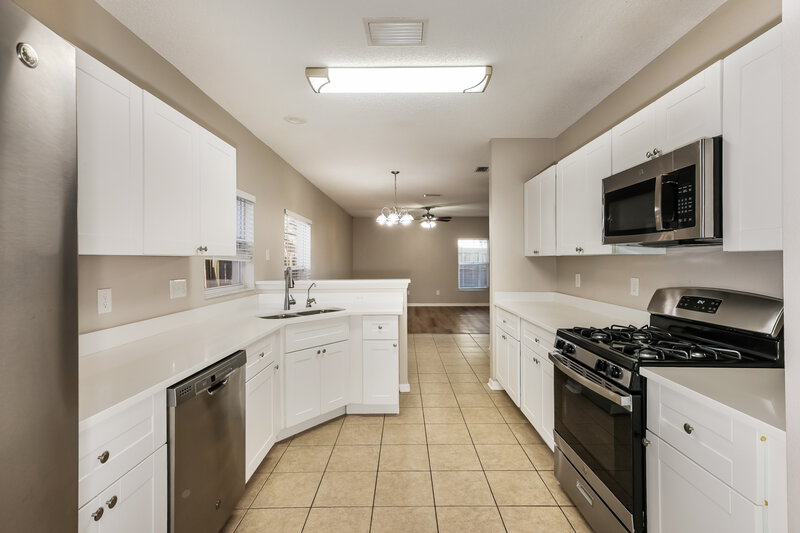 2,260/Mo, 6917 Summer Harbor Ln Riverview, FL 33578 Kitchen View 2
