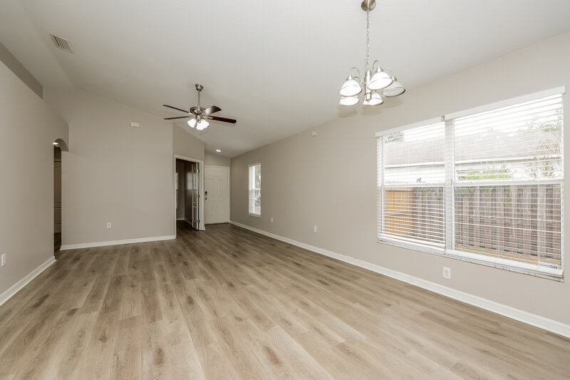 2,175/Mo, 447 Maple Pointe Dr Seffner, FL 33584 Dining Room View 2