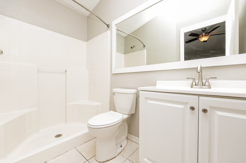 2,175/Mo, 447 Maple Pointe Dr Seffner, FL 33584 Main Bathroom View