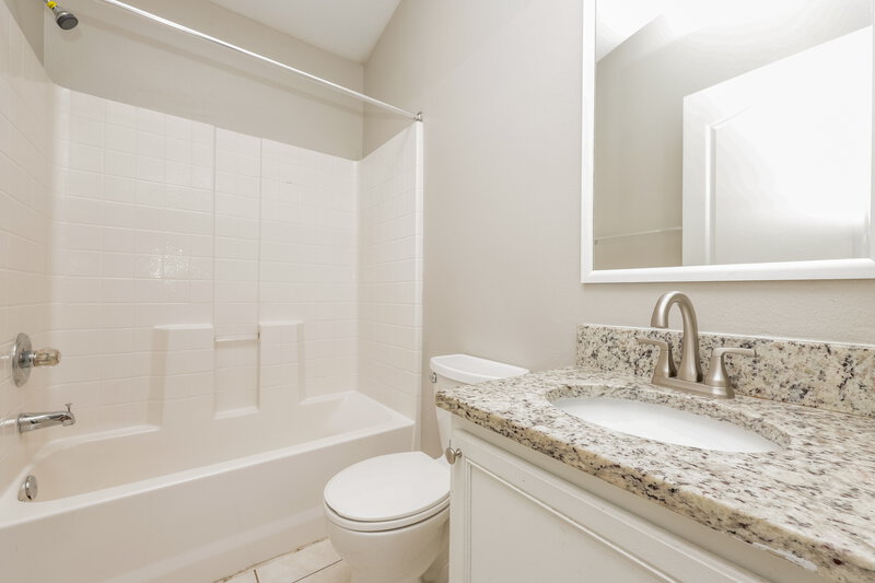 2,175/Mo, 447 Maple Pointe Dr Seffner, FL 33584 Bathroom View