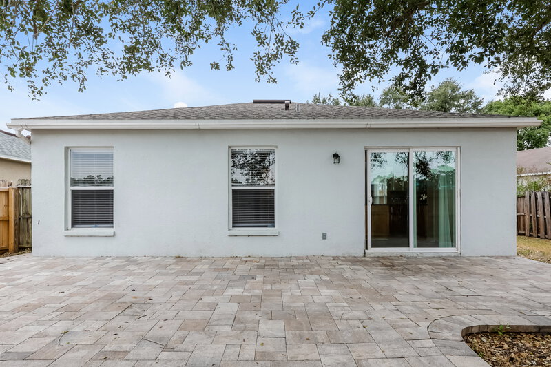 2,175/Mo, 447 Maple Pointe Dr Seffner, FL 33584 Rear View