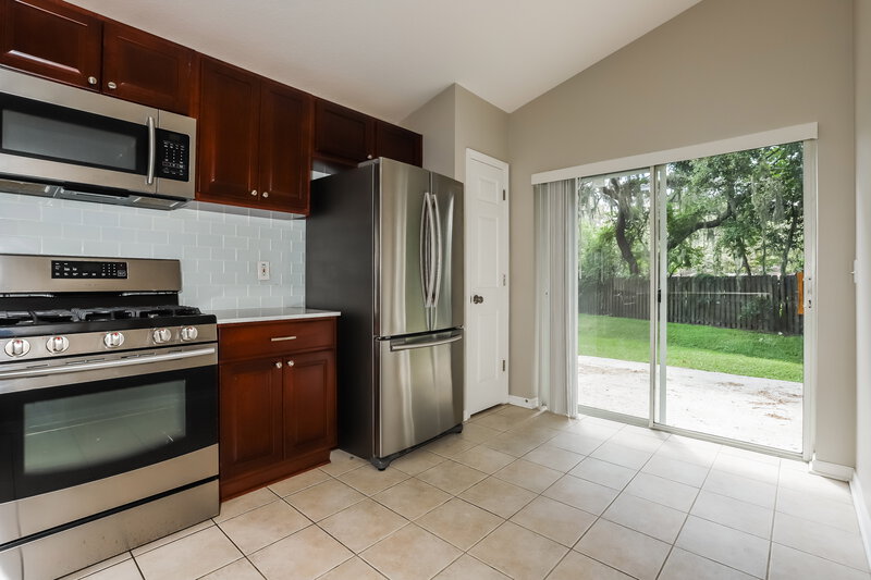2,200/Mo, 14911 Stag Creek Cir Lutz, FL 33559 Kitchen View 4