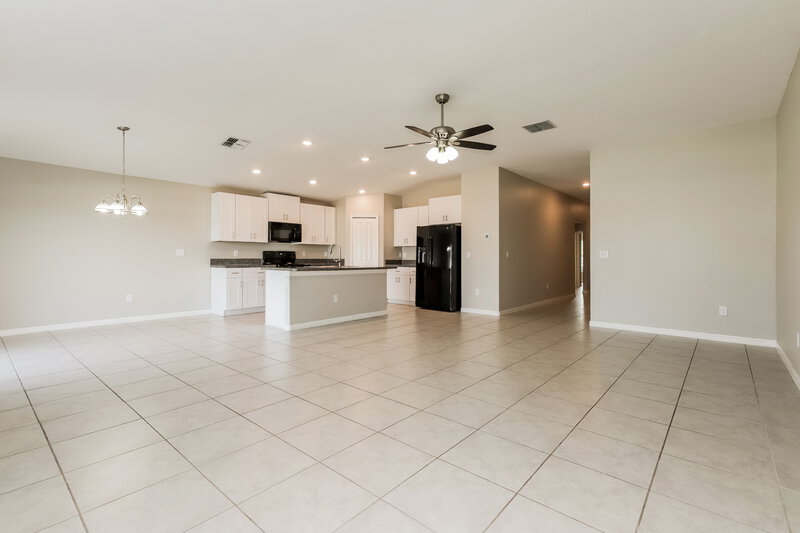 2,365/Mo, 13605 Willow Bluestar Loop Riverview, FL 33579 Living Room View