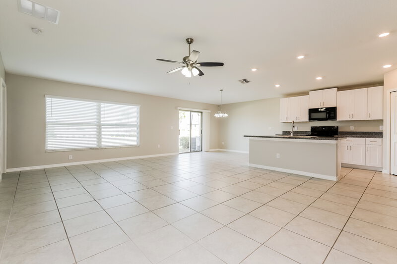 2,365/Mo, 13605 Willow Bluestar Loop Riverview, FL 33579 Living Room View 2