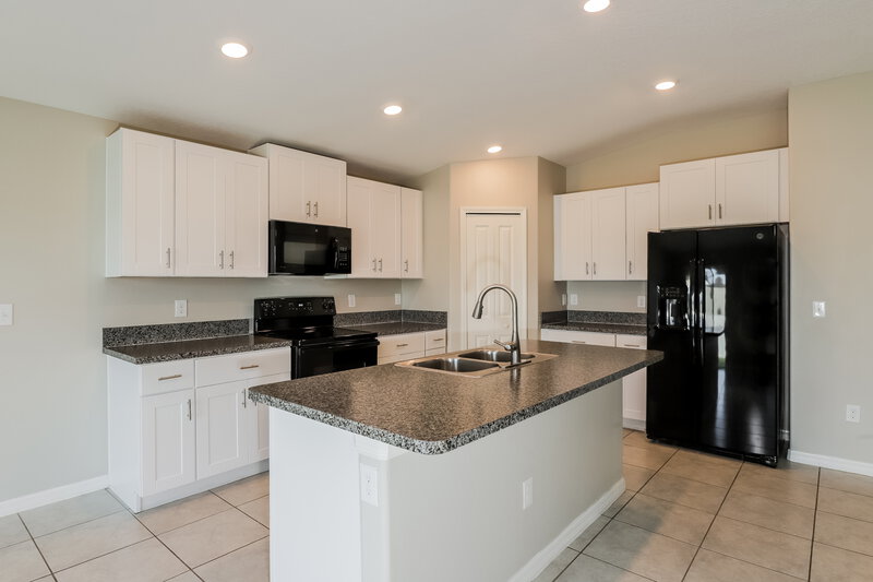 2,365/Mo, 13605 Willow Bluestar Loop Riverview, FL 33579 Kitchen View