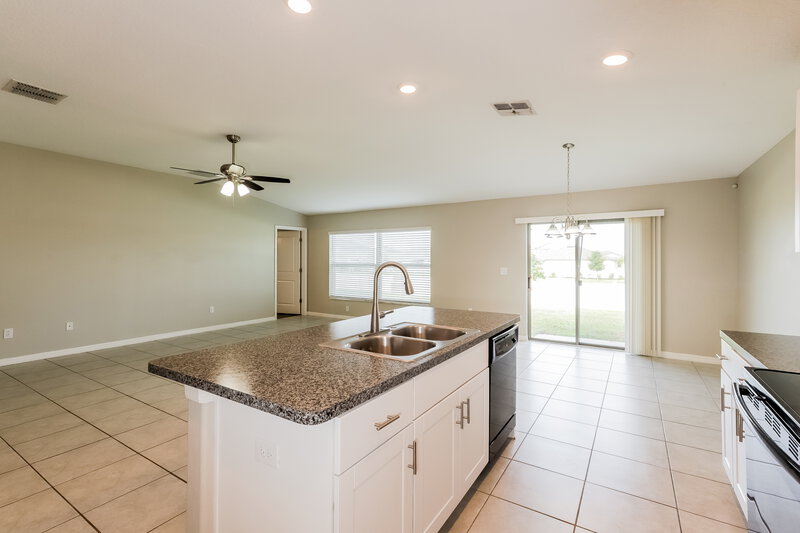 2,365/Mo, 13605 Willow Bluestar Loop Riverview, FL 33579 Kitchen View 3