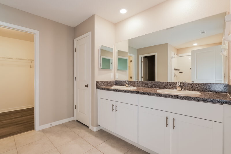 2,365/Mo, 13605 Willow Bluestar Loop Riverview, FL 33579 Main Bathroom View