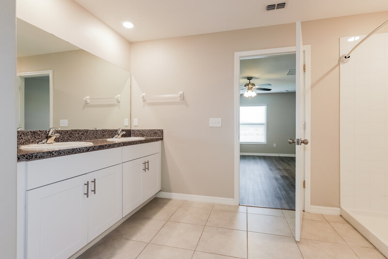 2,365/Mo, 13605 Willow Bluestar Loop Riverview, FL 33579 Main Bathroom View 2