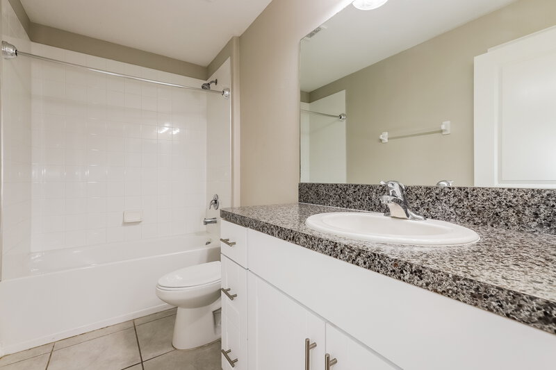 2,365/Mo, 13605 Willow Bluestar Loop Riverview, FL 33579 Bathroom View