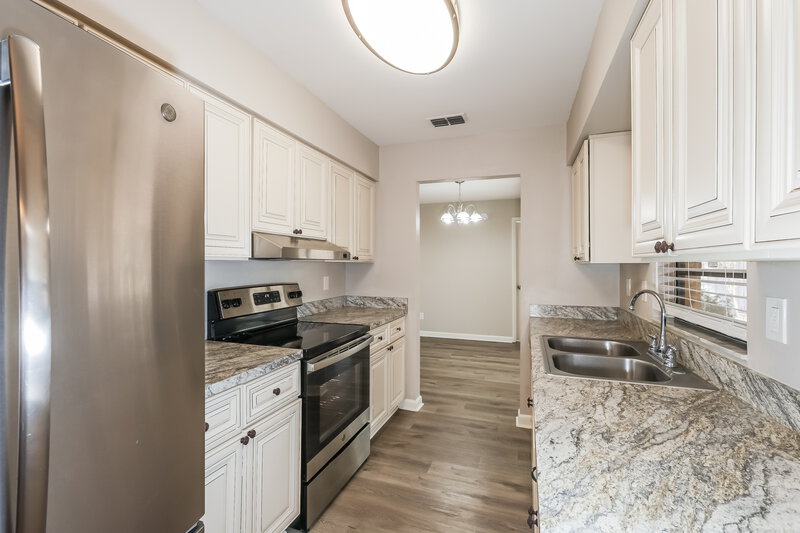 2,075/Mo, 813 Regal Palm Ct Brandon, FL 33510 Kitchen View