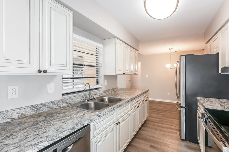 2,075/Mo, 813 Regal Palm Ct Brandon, FL 33510 Kitchen View 2