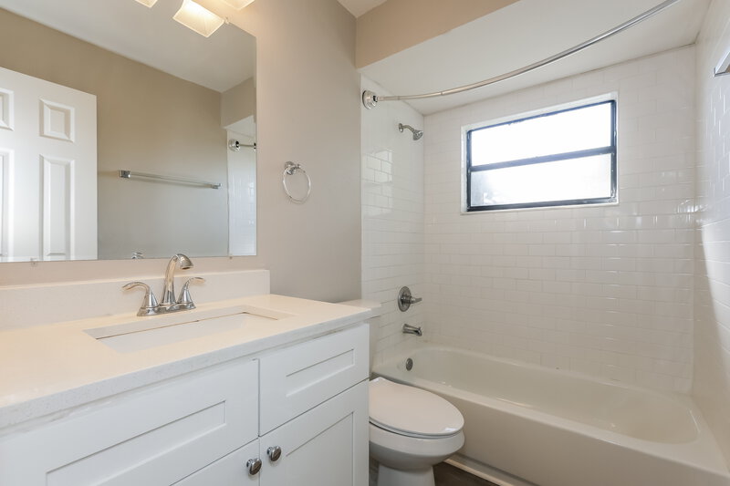 2,075/Mo, 813 Regal Palm Ct Brandon, FL 33510 Bathroom View