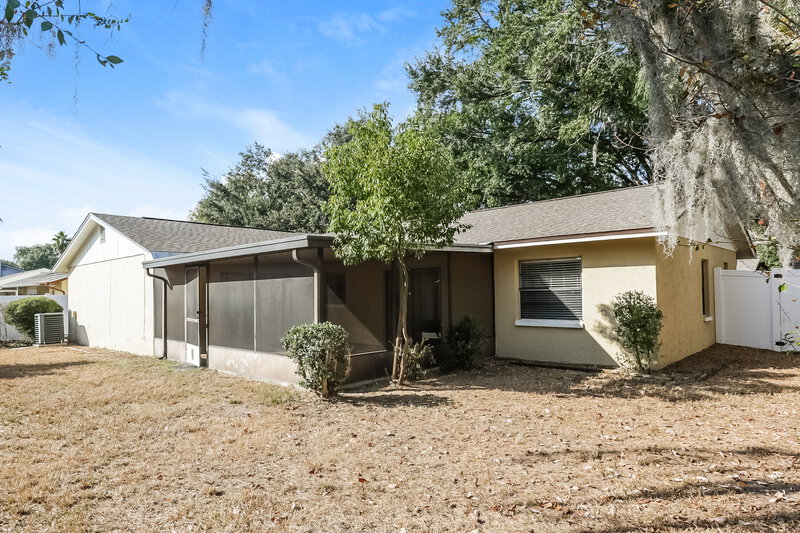 2,075/Mo, 813 Regal Palm Ct Brandon, FL 33510 Rear View