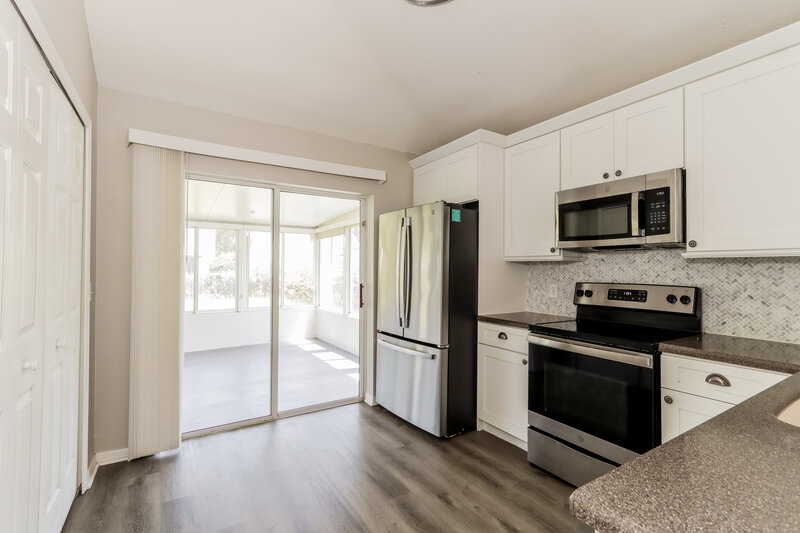 2,165/Mo, 5862 Wrenwater Dr Lithia, FL 33547 Kitchen View