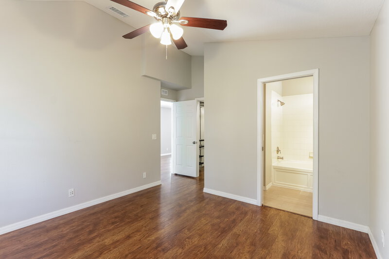 2,165/Mo, 5862 Wrenwater Dr Lithia, FL 33547 Main Bedroom View 2