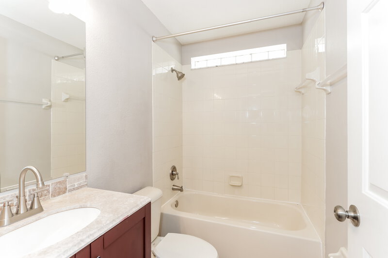 2,165/Mo, 5862 Wrenwater Dr Lithia, FL 33547 Bathroom View