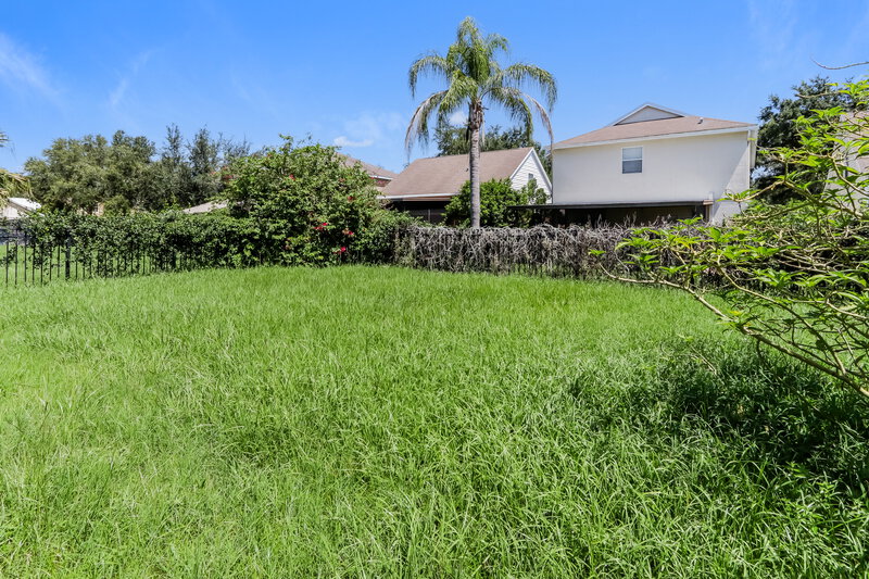 2,165/Mo, 5862 Wrenwater Dr Lithia, FL 33547 Backyard View