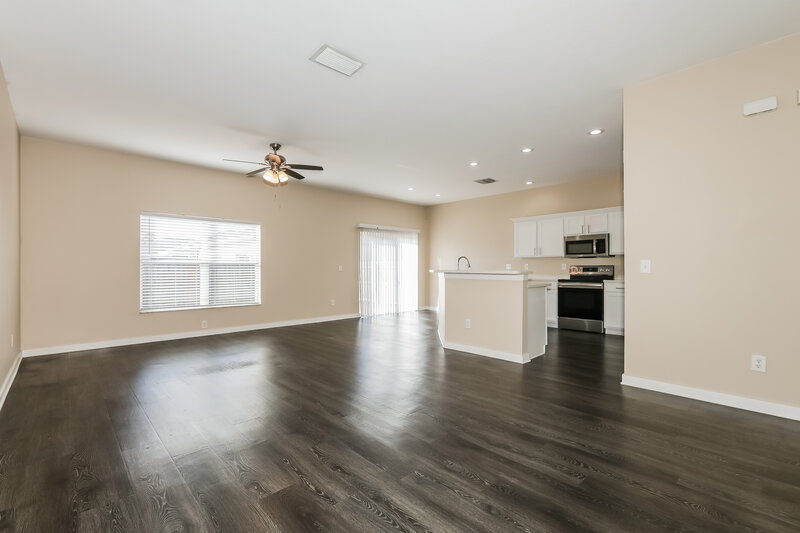 2,115/Mo, 516 Magnolia Pointe Ct Seffner, FL 33584 Living Room View