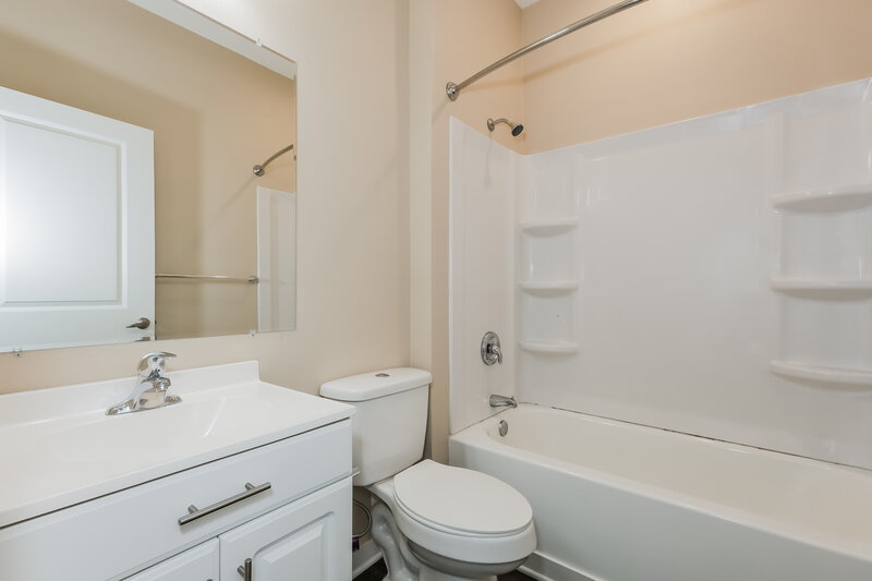 2,115/Mo, 516 Magnolia Pointe Ct Seffner, FL 33584 Bathroom View