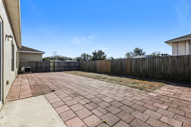 2,115/Mo, 516 Magnolia Pointe Ct Seffner, FL 33584 Patio View