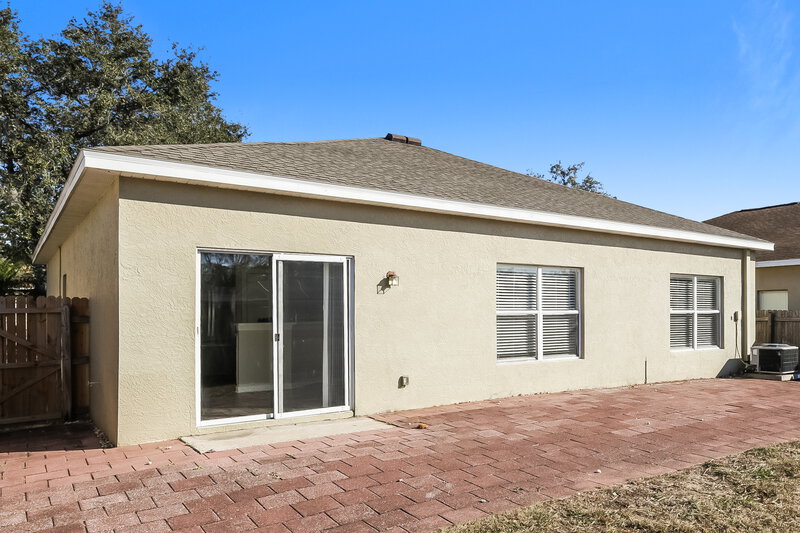 2,115/Mo, 516 Magnolia Pointe Ct Seffner, FL 33584 Rear View