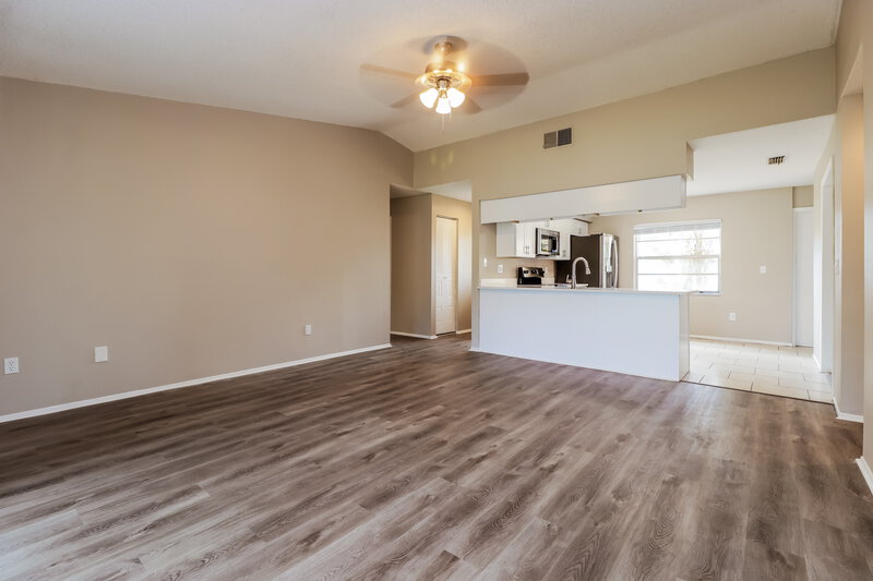 2,415/Mo, 4910 Hi Vista Cir Tampa, FL 33625 Living Room View 2