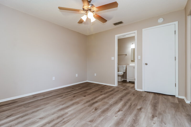 2,415/Mo, 4910 Hi Vista Cir Tampa, FL 33625 Main Bedroom View 2