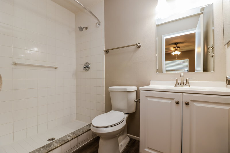2,415/Mo, 4910 Hi Vista Cir Tampa, FL 33625 Main Bathroom View