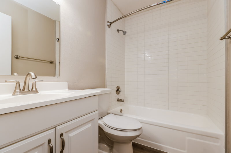 2,415/Mo, 4910 Hi Vista Cir Tampa, FL 33625 Bathroom View