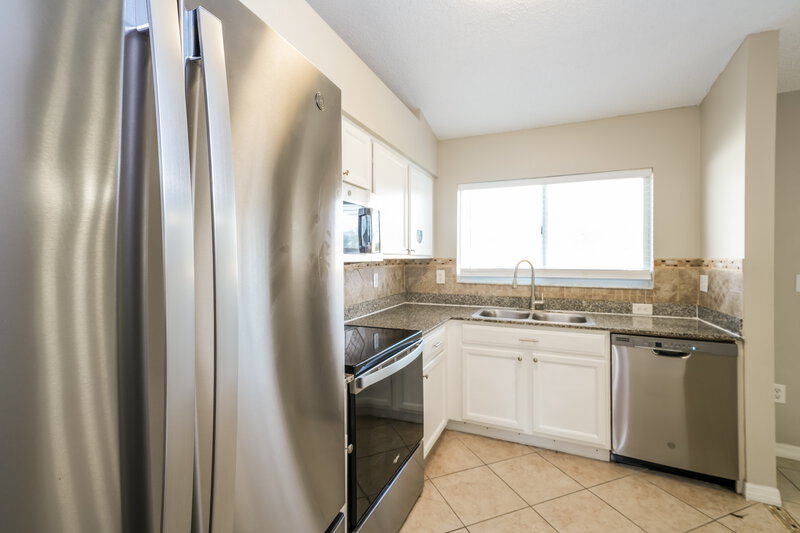 1,990/Mo, 30927 Midtown Ct Wesley Chapel, FL 33545 Kitchen View 2