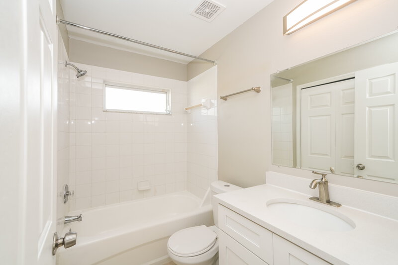 1,990/Mo, 30927 Midtown Ct Wesley Chapel, FL 33545 Main Bathroom View
