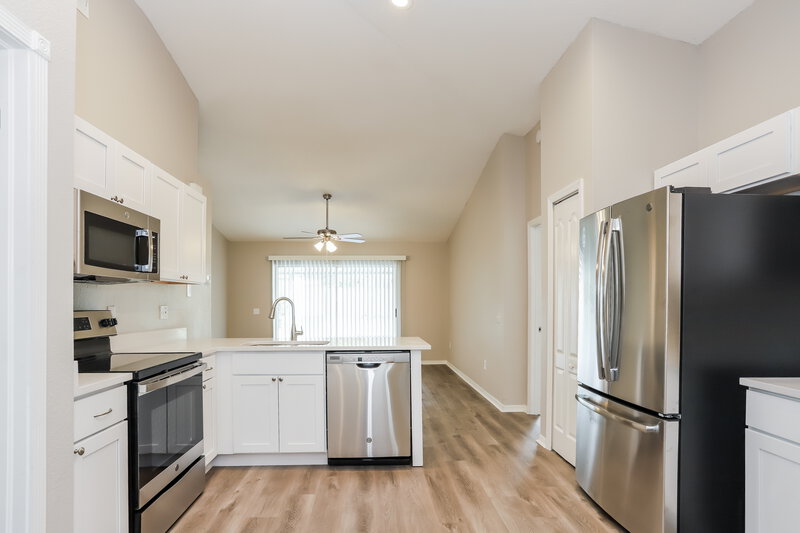 2,365/Mo, 416 Sangria Dr Valrico, FL 33594 Kitchen View 2