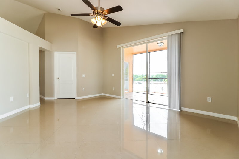 1,955/Mo, 7801 Merchantville Cir Zephyrhills, FL 33540 Living Room View