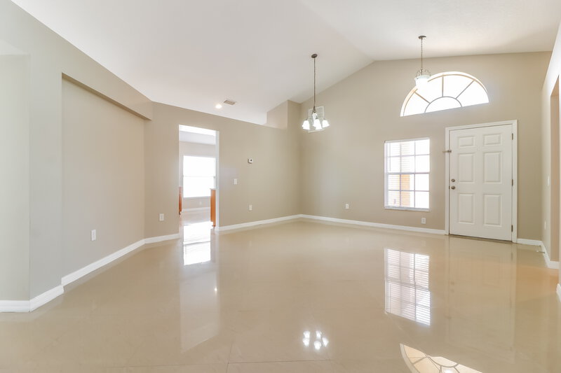 1,955/Mo, 7801 Merchantville Cir Zephyrhills, FL 33540 Living Room View 2