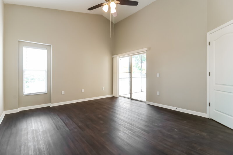 1,955/Mo, 7801 Merchantville Cir Zephyrhills, FL 33540 Main Bedroom View