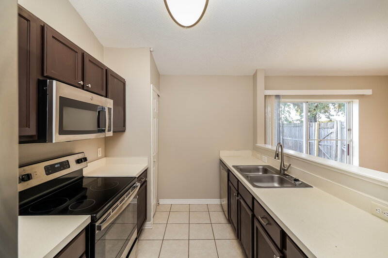 2,080/Mo, 30250 Rattana Ct Wesley Chapel, FL 33545 Kitchen View