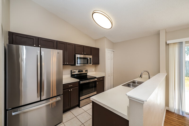 2,080/Mo, 30250 Rattana Ct Wesley Chapel, FL 33545 Kitchen View 2