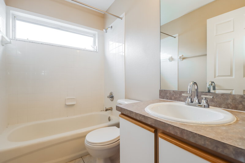 1,955/Mo, 12118 Feldwood Creek Ln Riverview, FL 33579 Bathroom View