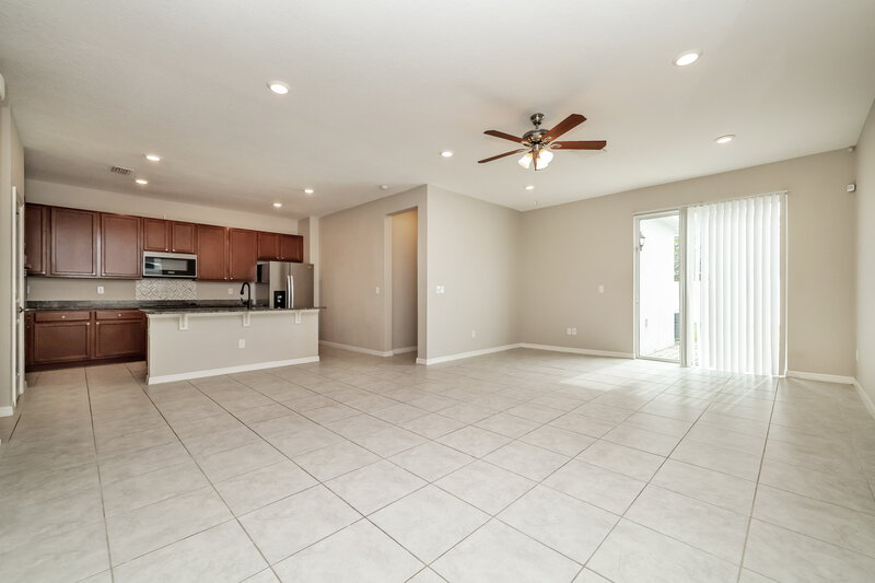 2,165/Mo, 7729 Sunshine Bridge Ave Gibsonton, FL 33534 Living Room View