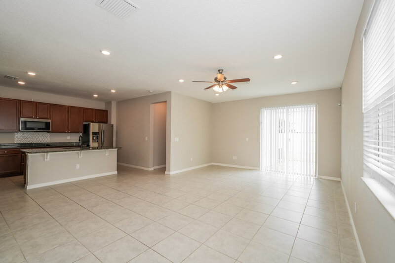 2,330/Mo, 7729 Sunshine Bridge Ave Gibsonton, FL 33534 Living Room View