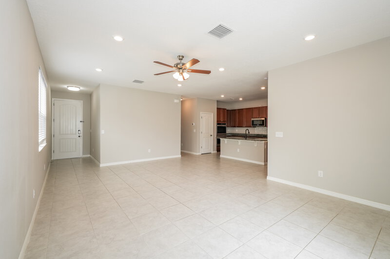 2,330/Mo, 7729 Sunshine Bridge Ave Gibsonton, FL 33534 Living Room View 2