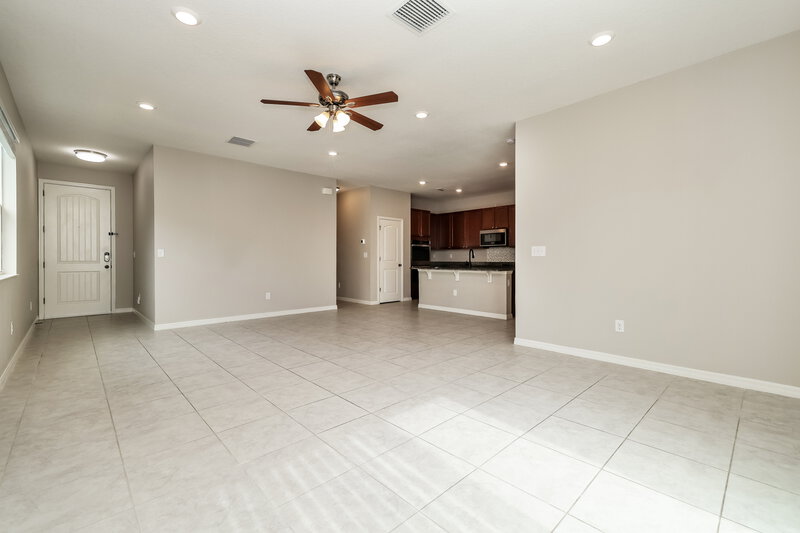 2,165/Mo, 7729 Sunshine Bridge Ave Gibsonton, FL 33534 Living Room View 3